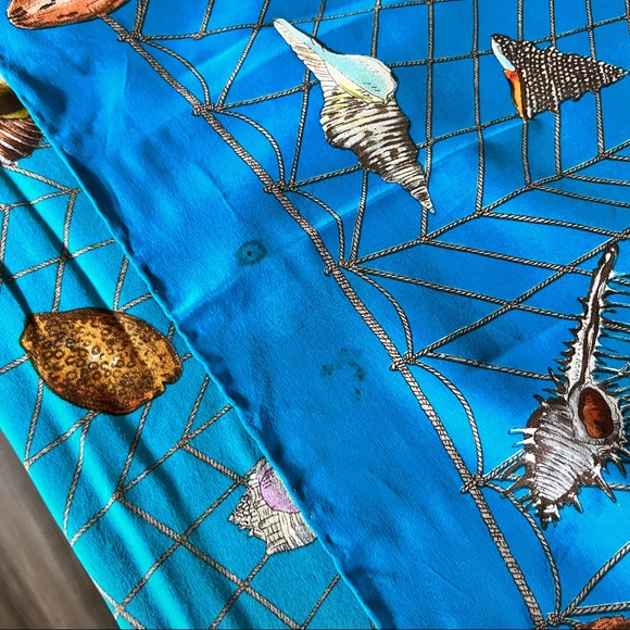 Gucci VTG Seashell Portal Silk Scarf - Picture 16 of 16
